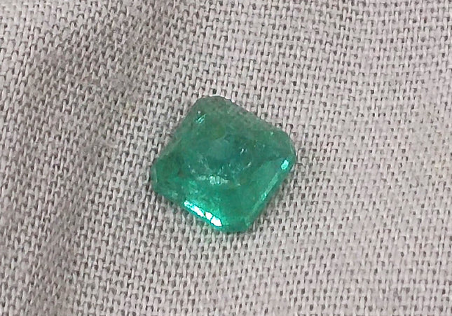 1.46ct GSI Certified Vivid Green Zambian Emerald Minor Oiled Loose Gemstone