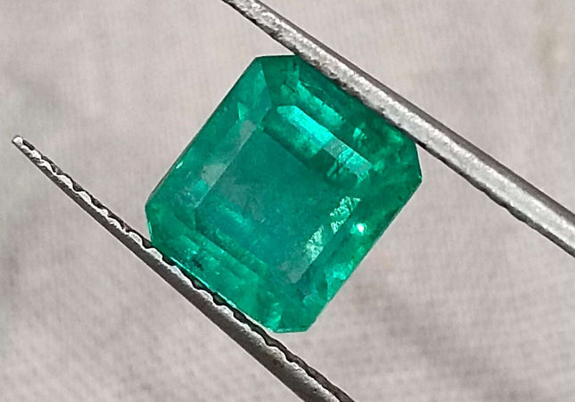 GSI Certified 1.92ct Medium Intense Green Zambian Emerald Minor Oiled Loose Gemstone