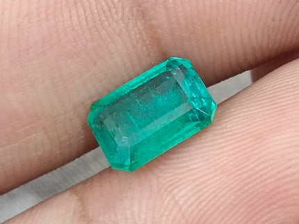 2.45ct Natural emerald Bright medium light green oval cut SGL certified Stone