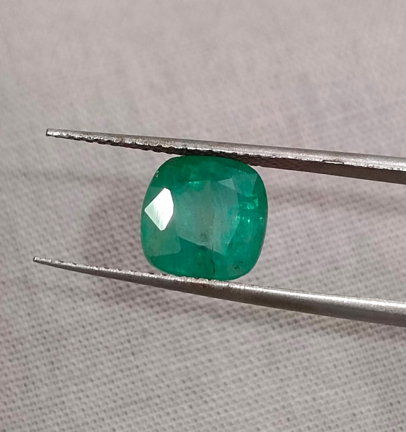 2.73ct Zambian Emerald , 100% Natural Earth Mined Gemstone.