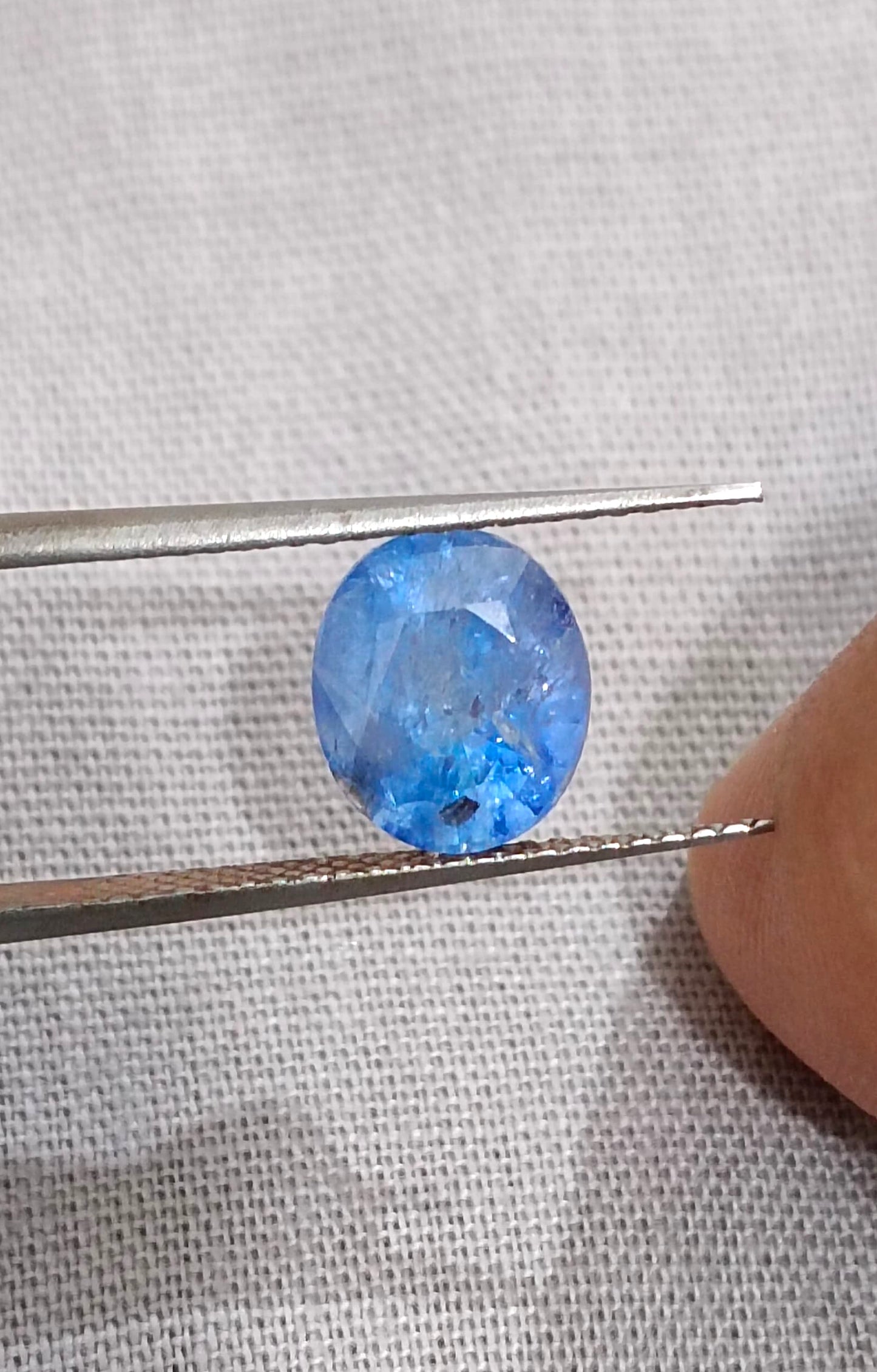 2.34ct Blue Ceylon Sapphire , 100% Natural Untreated Gemstone