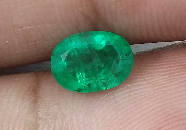 GSI Certified 1.33ct Vivid Green Natural Swat Emerald Minor Oiled Loose Gemstone