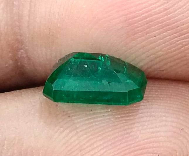 High Quality Natural Zambian Emerald 2.50ct Vivid Deep Green Minor Oiled Gemstone