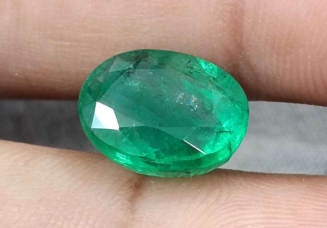 Big 5.72ct Swat Emerald, Vivid Green Oval Cut Minor Oiled Loose Gemstone