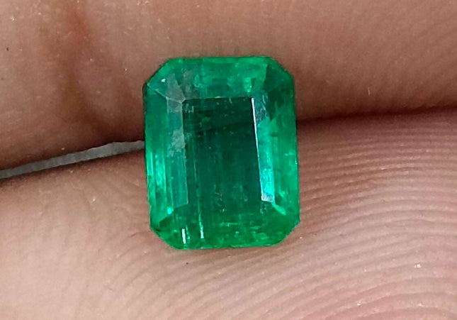 GSI Certified 0.91ct Deep Green Zambian Emerald Minor Oiled Loose Gemstone