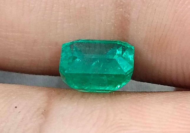 GSI Certified 1.92ct Medium Intense Green Zambian Emerald Minor Oiled Loose Gemstone