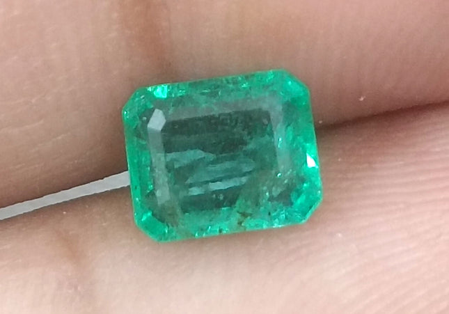 1.15ct Medium Light Green Zambian Emerald Minor Oiled Loose Gemstone