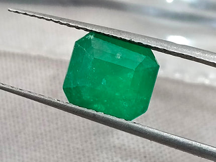 Swat Emerald 1.85ct Natural Certified Velvet Green Octagon Cut Loose Stone