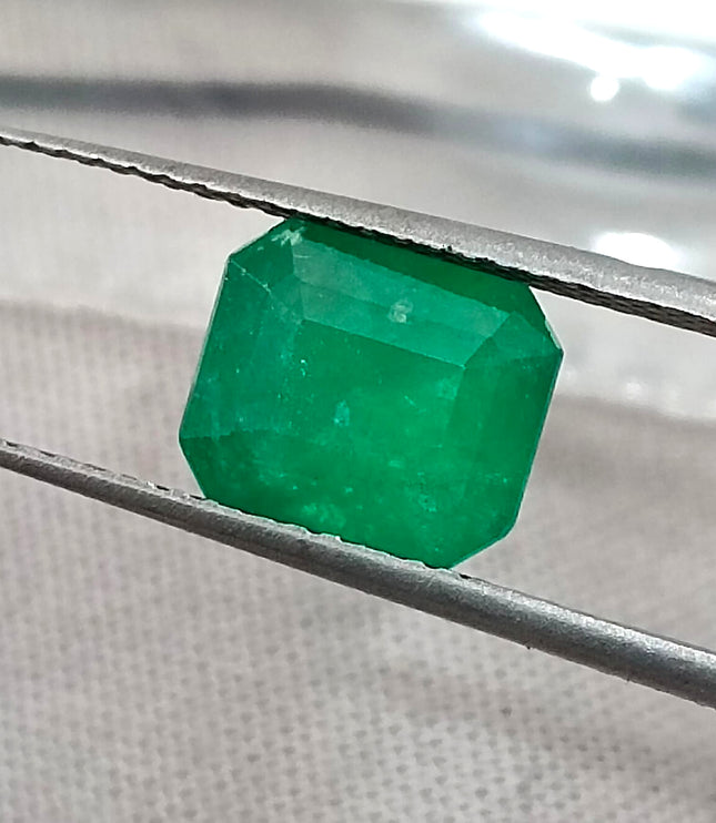 Swat Emerald 1.85ct Natural Certified Velvet Green Octagon Cut Loose Stone