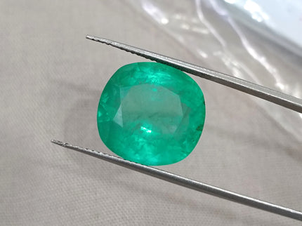 13.94ct Natural Emerald Medium Strong Green Cushion Cut Minor Oiled Loose Gemstone