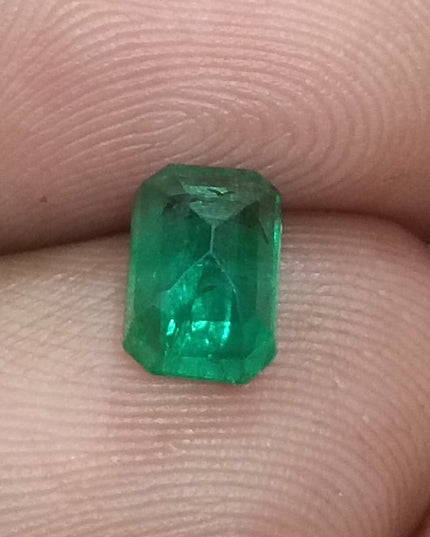 GSI Certified 1.29ct Vivid Medium Deep Green Swat Emerald Minor Oiled Loose Gemstone