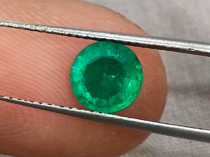 Zambian Emerald 1.00ct Certified Natural Medium Bright Shamrock Green Round Cut Gemstone