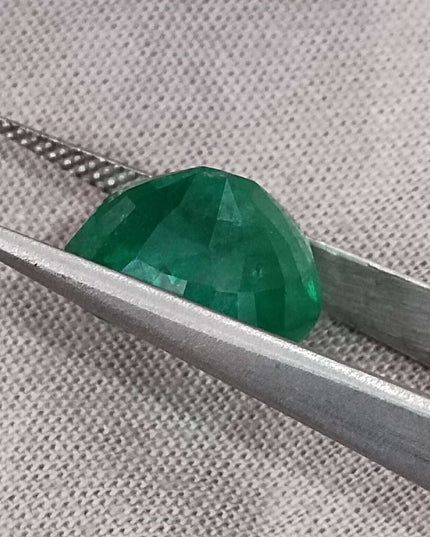 7.30ct Swat Emerald, Medium Bright Green Cushion cut Minor Oiled Natural Loose Gemstone.