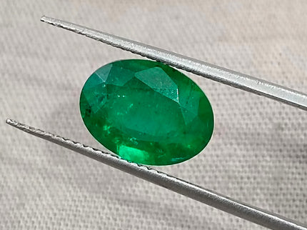 2.63ct Natural Emerald GSI Certified Top Vivid Green Zambian Oval Cut Gemstone