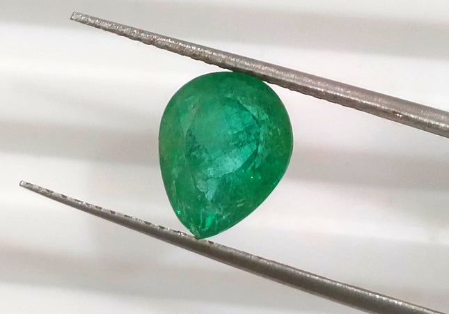 GSI Certified Vivid Green Natural Zambian Emerald Minor Oiled Loose Gemstone