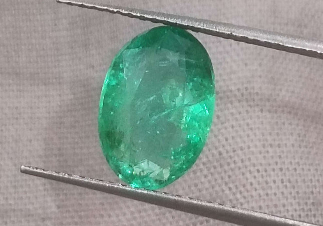 2.57ct GSI Certified Neon Green Zambian Emerald Minor Oiled Loose Gemstone