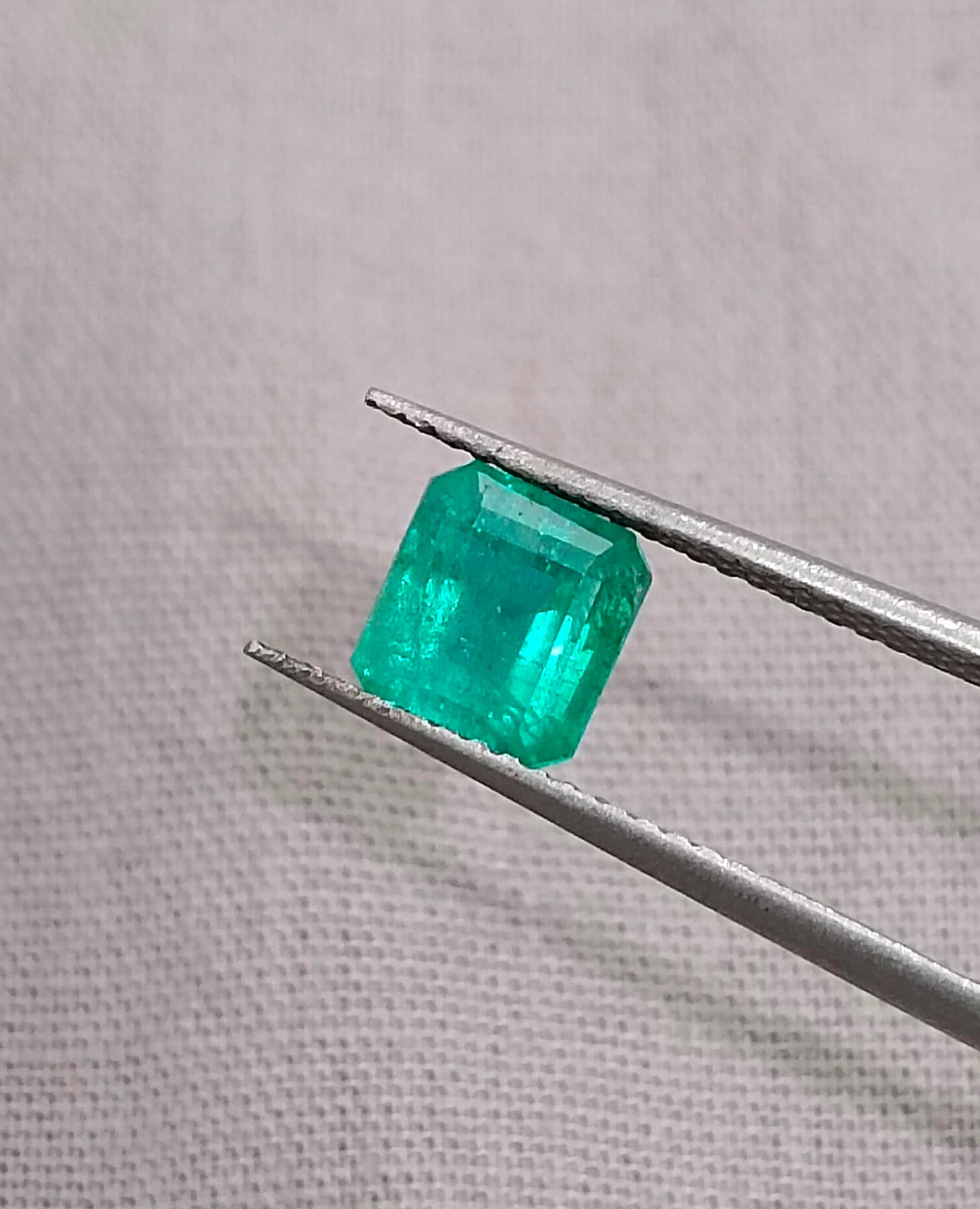 GSI Certified 1.47ct Medium Deep Green Emerald , 100% Natural Earth Mined Gemstone