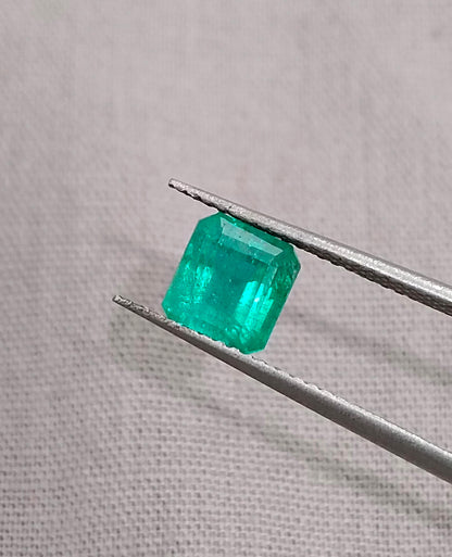 GSI Certified 1.47ct Medium Deep Green Emerald , 100% Natural Earth Mined Gemstone