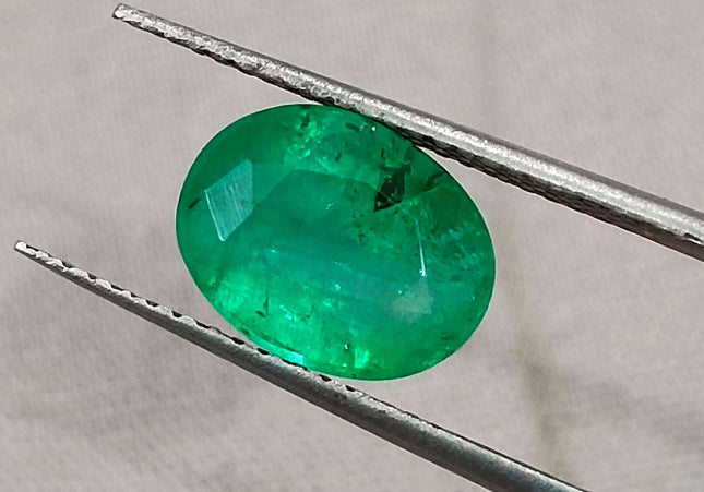 GSI Certified 2.39ct Medium Green Swat Emerald Minor Oiled Loose Gemstone