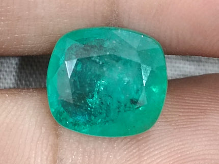 6.86ct Zambian Emerald, Natural Medium Green Stone