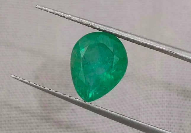 GSI Certified Vivid Green Natural Zambian Emerald Minor Oiled Loose Gemstone
