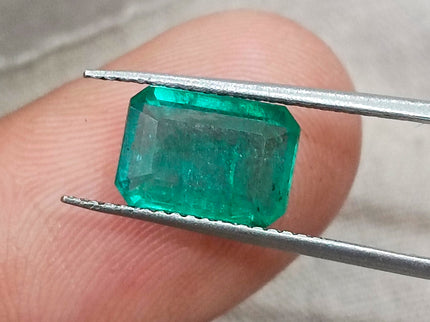 2.45ct Natural emerald Bright medium light green oval cut SGL certified Stone