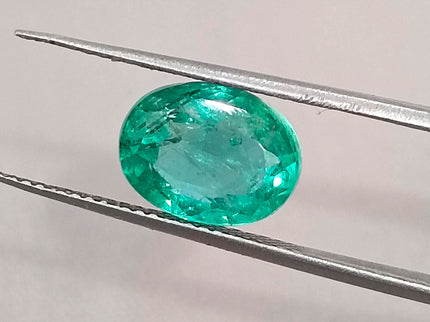 2.90ct Natural Emerald Bright Pastel Green Oval Cut Minor Oil Stone