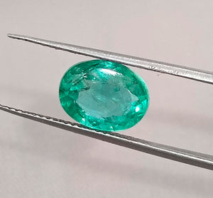 2.90ct Natural Emerald Bright Pastel Green Oval Cut Minor Oil Stone
