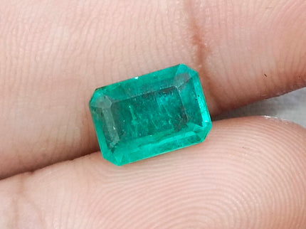2.45ct Natural emerald Bright medium light green oval cut SGL certified Stone