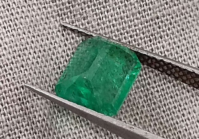 GSI Certified 1.62ct Medium Green Zambian Emerald Minor Oiled Loose Gemstone