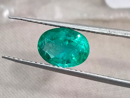 1.48ct Natural Emerald Medium Deep Green Shiny Oval SGL Certified Gemstone