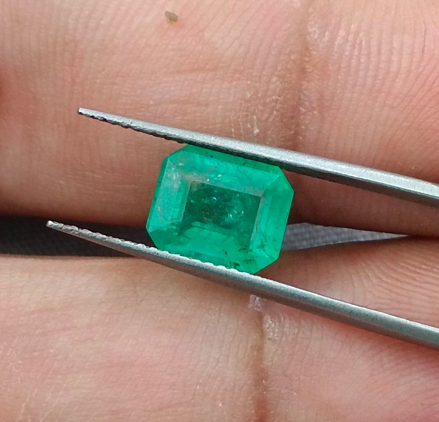 2.30ct Swat Emerald, 100% Natural Earth Mined Gemstone.