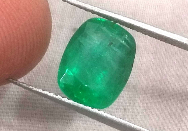 3.16ct GSI Certified Vivid Medium Deep Green Swat Emerald Minor Oiled Loose Gemstone