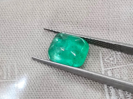 2.01ct Ethiopian Natural Emerald Sugarloaf cut Medium Light Green Gemstone