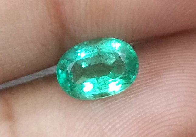 GSI Certified 1.38ct Bright Medium Shamrock Green Natural Zambian Emerald Minor Oiled Loose Gemstone