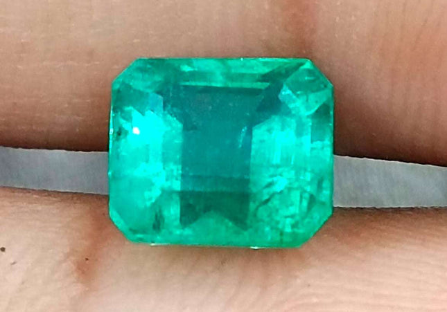 GSI Certified 1.92ct Medium Intense Green Zambian Emerald Minor Oiled Loose Gemstone