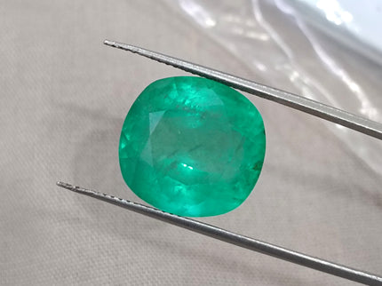 13.94ct Natural Emerald Medium Strong Green Cushion Cut Minor Oiled Loose Gemstone