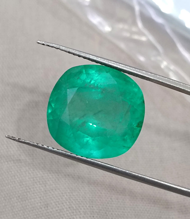 13.94ct Natural Emerald Medium Strong Green Cushion Cut Minor Oiled Loose Gemstone
