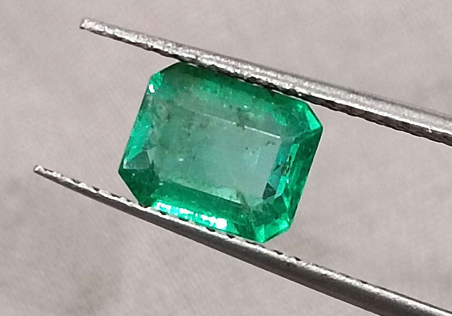 GSI Certified 1.31ct Parrot Green Natural Zambian Emerald Minor Oiled Loose Gemstone
