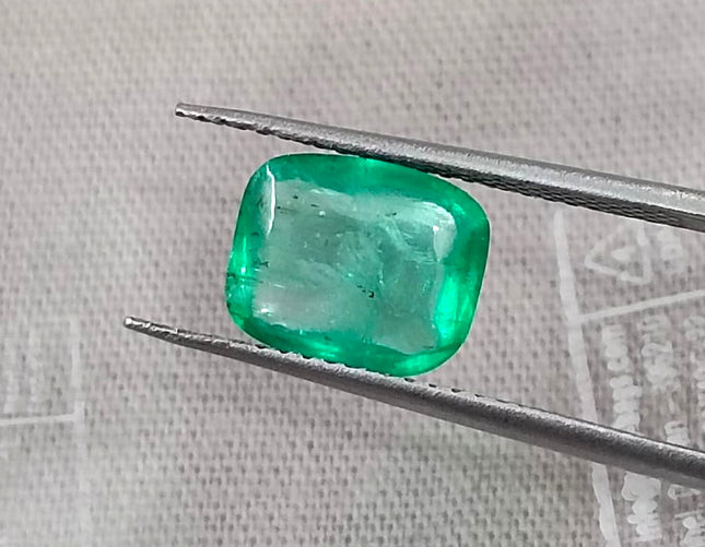 2.01ct Ethiopian Natural Emerald Sugarloaf cut Medium Light Green Gemstone