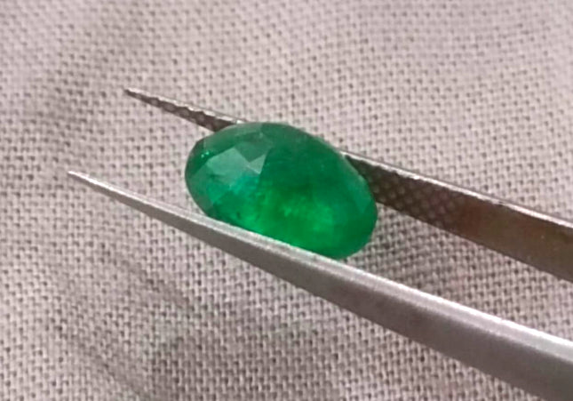 1.72ct GSI Certified Vivid Green Oval Cut Zambian Emerald Minor Oiled Loose Gemstone