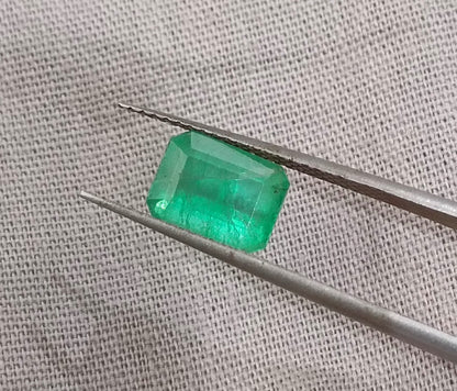 1.37ct Golden Green Swat Emerald, 100% Natural Earth Mined Gemstone.