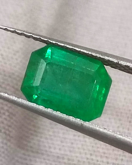 GSI Certified Vivid Golden Green Natural Swat Emerald Minor Oiled Loose Gemstone