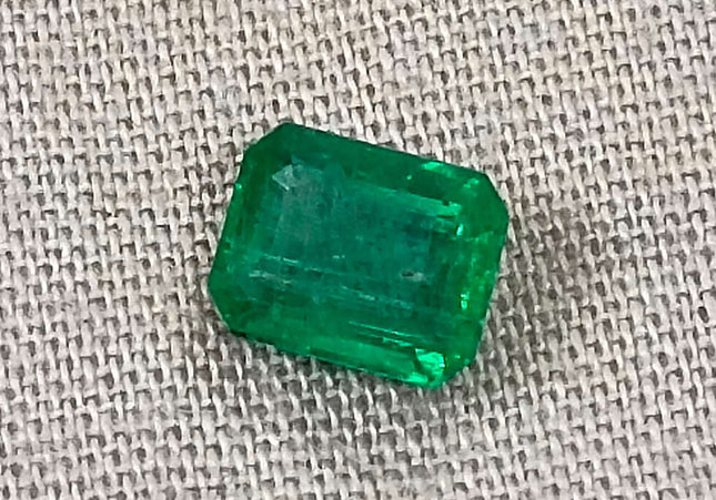 GSI Certified 0.91ct Deep Green Zambian Emerald Minor Oiled Loose Gemstone