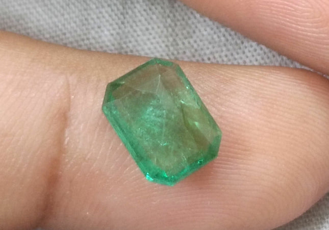 2.35ct GSI Certified Medium Green Zambian Emerald Minor Oiled Loose Gemstone