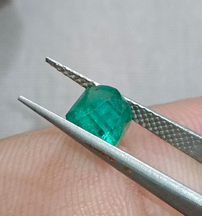 GSI Certified 1.47ct Medium Deep Green Emerald , 100% Natural Earth Mined Gemstone