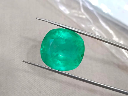 13.94ct Natural Emerald Medium Strong Green Cushion Cut Minor Oiled Loose Gemstone