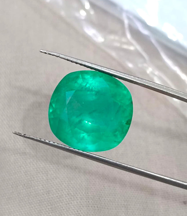13.94ct Natural Emerald Medium Strong Green Cushion Cut Minor Oiled Loose Gemstone