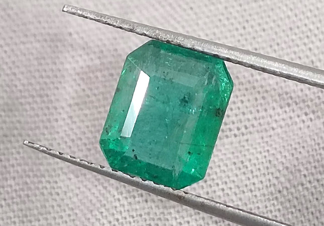 GSI Certified 2.28ct Medium Green Zambian Emerald, Natural Gemstone