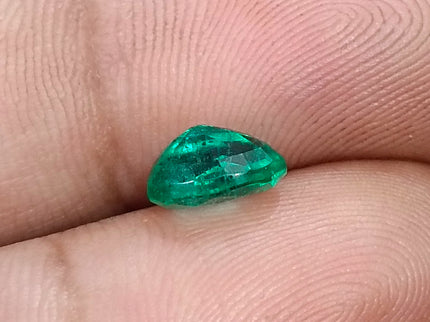 1.48ct Natural Emerald Medium Deep Green Shiny Oval SGL Certified Gemstone